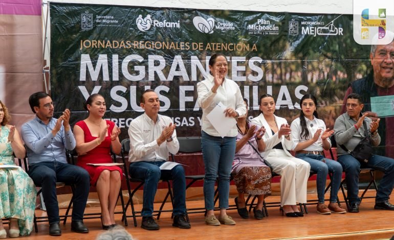 Jeovana Alcántar acompañada del Mtro. Antonio Soto Sánchez encabezó la Entrega de Visas, Tarjetas FINABIEN y Orgullo Migrante