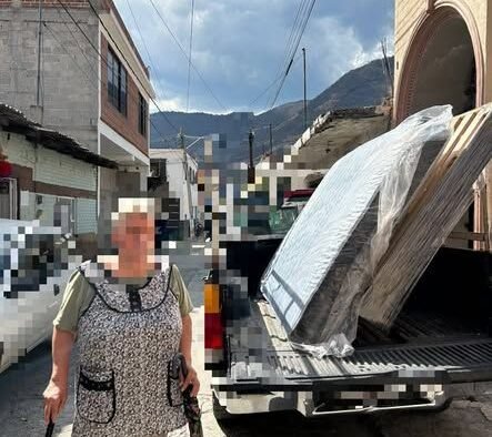 Sigue la entrega de colchones y bases en apoyo a las familias del municipio de Jungapeo, Mich.