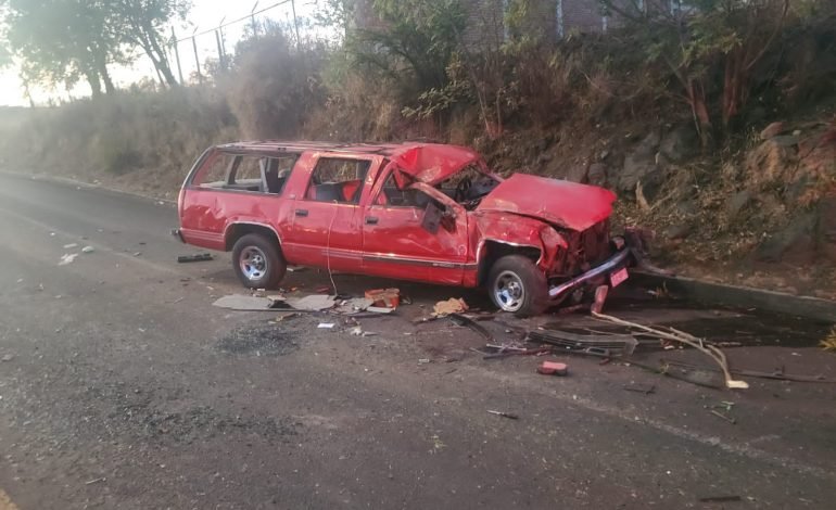 Volcadura en el Circuito Sur de Cd. Hidalgo deja a una persona lesionada.