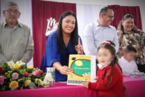 Susy Ruiz apadrina generación del Jardín de Niños “León Felipe”